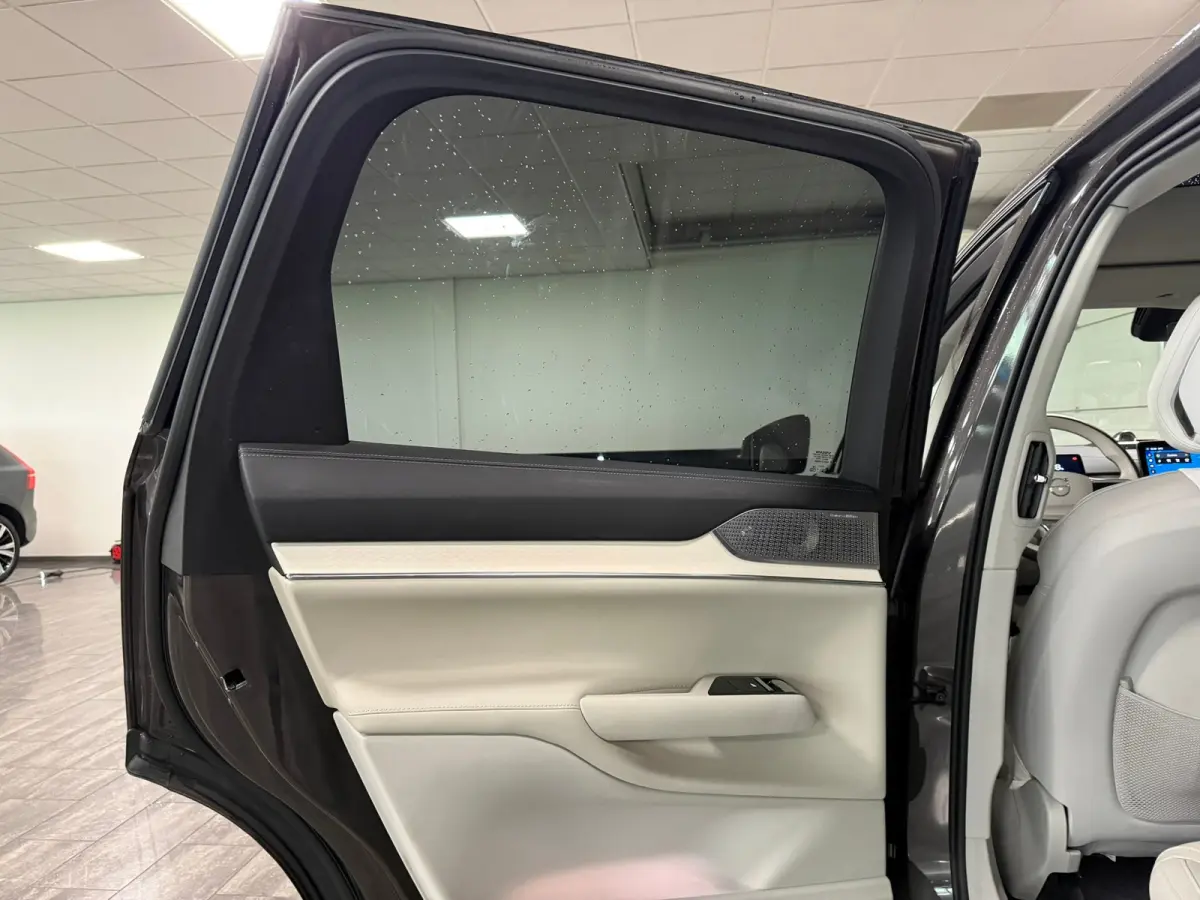 Twin Motor Performance Ultra 7p. 111 kWh | Full Option! | Bowers & Wilkins | Luchtvering | Trekhaak | 360° 3D Camera | Stoelmassage | Head-Up Display | 22 Inch | 517pk | Stoelventilatie | A