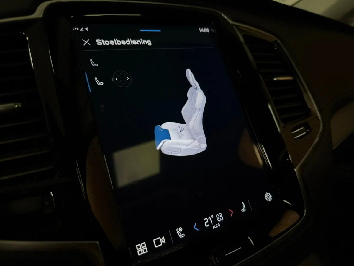T8 AWD Recharge Plus Bright | Trekhaak | 360 Camera | Harman Kardon | 455pk | Adaptieve Cruise Control | Stoelverwarming voor+achter | Stuurwielverwarming | Schuifdak | Full LED Meesturende 