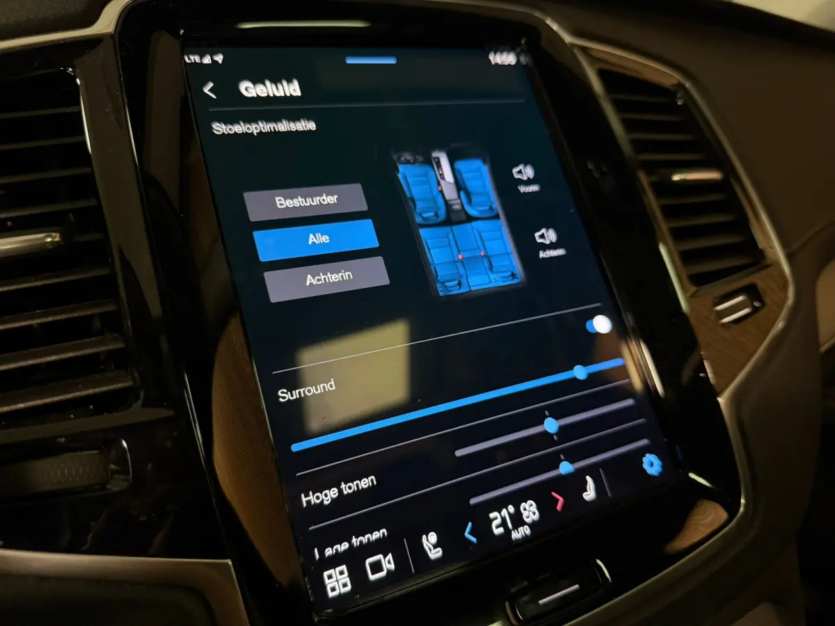 T8 AWD Recharge Plus Bright | Trekhaak | 360 Camera | Harman Kardon | 455pk | Adaptieve Cruise Control | Stoelverwarming voor+achter | Stuurwielverwarming | Schuifdak | Full LED Meesturende 