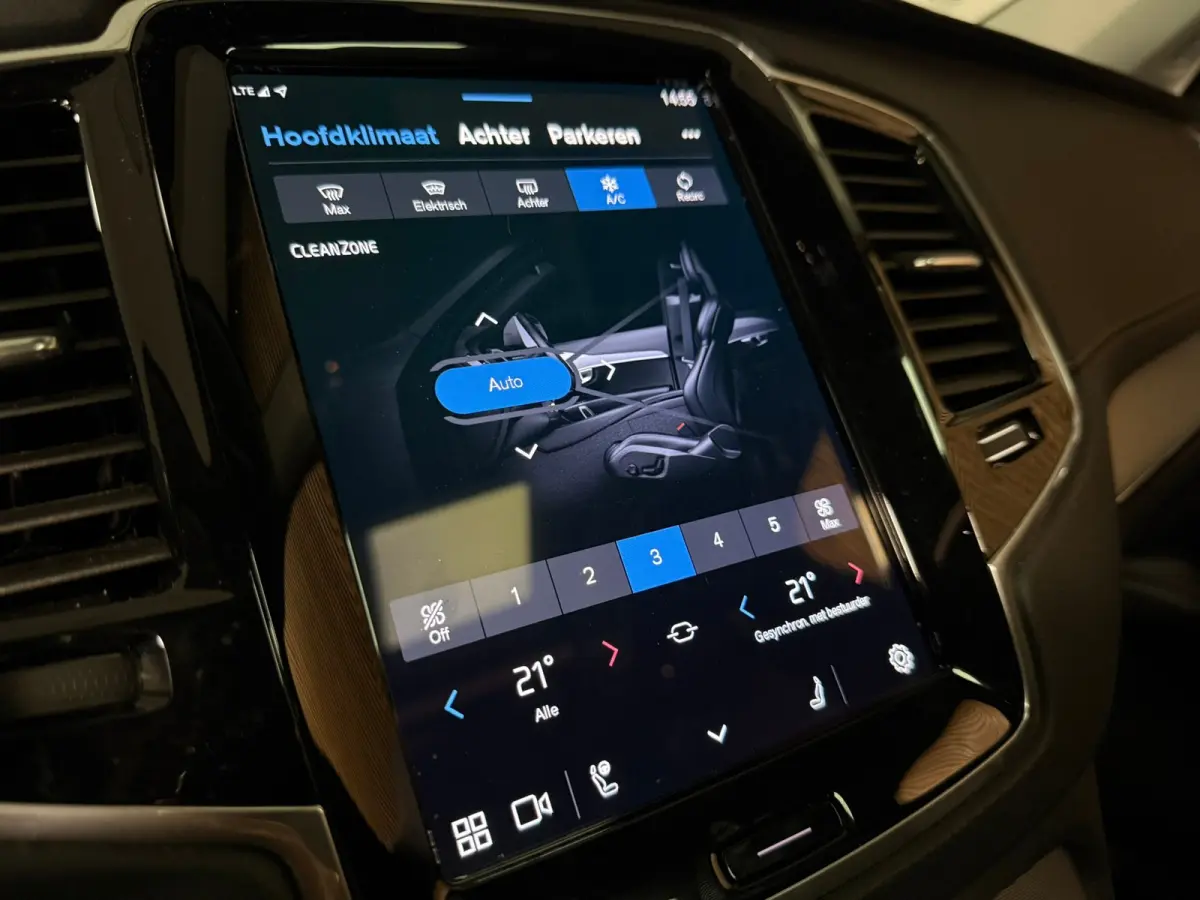 T8 AWD Recharge Plus Bright | Trekhaak | 360 Camera | Harman Kardon | 455pk | Adaptieve Cruise Control | Stoelverwarming voor+achter | Stuurwielverwarming | Schuifdak | Full LED Meesturende 