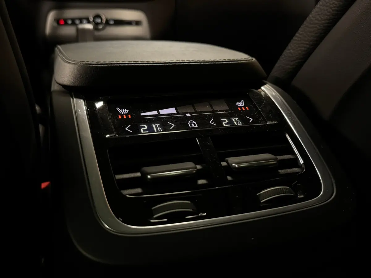 T8 AWD Recharge Plus Bright Long Range | Trekhaak | 360° Camera | Harman Kardon | 455pk | Adaptieve Cruise Control | Stoel en Stuurwielverwarming | Schuifdak | Full LED Meesturende koplampe