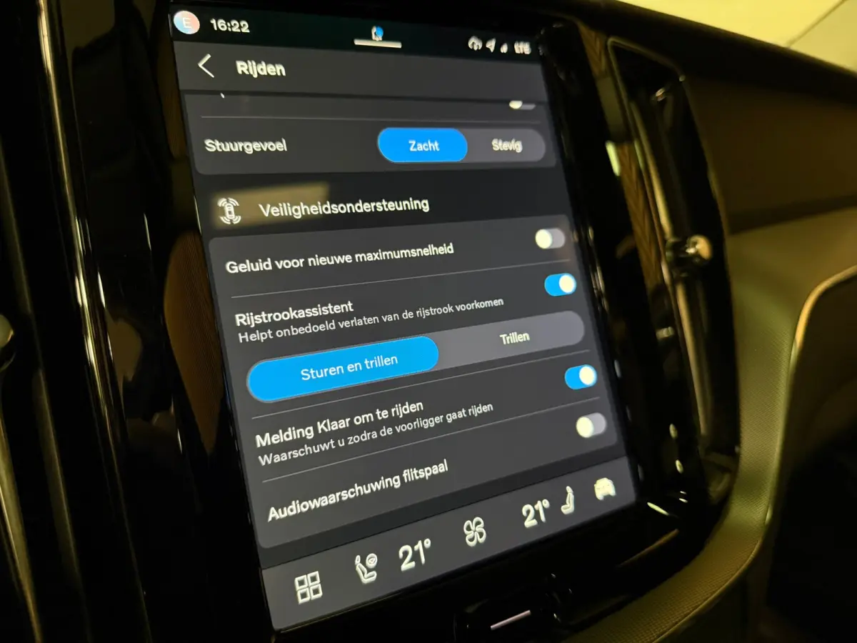 T6 AWD Recharge Plus Bright | Trekhaak | 360° Camera | Harman Kardon | Adaptieve Cruise Control | Stoelverwarming voor+achter | Stuurwielverwarming | Schuifdak | Full LED Meesturende koplam
