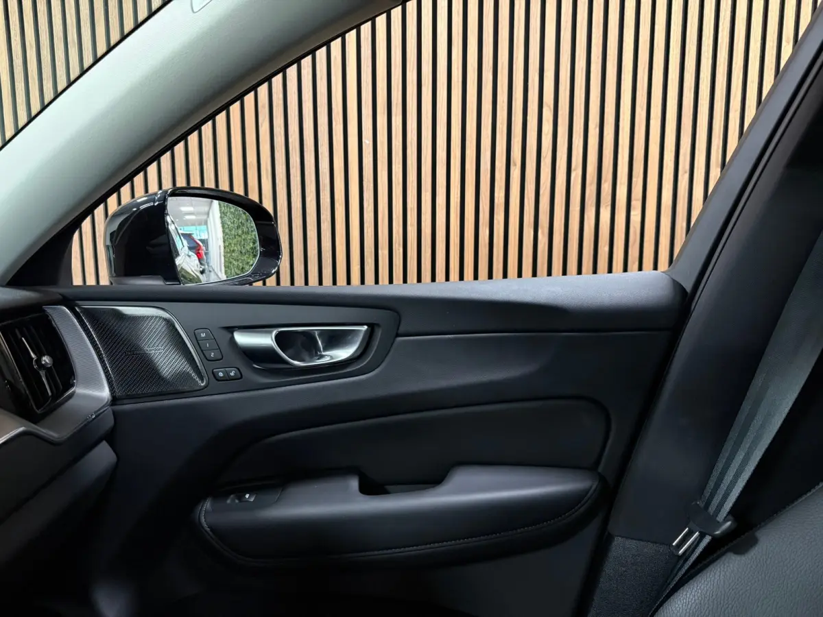 T6 AWD Recharge Plus Bright | Trekhaak | 360° Camera | Harman Kardon | Adaptieve Cruise Control | Stoelverwarming voor+achter | Stuurwielverwarming | Schuifdak | Full LED Meesturende koplam