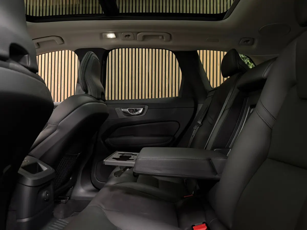 T6 AWD Recharge Plus Bright | Trekhaak | 360° Camera | Harman Kardon | Adaptieve Cruise Control | Stoelverwarming voor+achter | Stuurwielverwarming | Schuifdak | Full LED Meesturende koplam