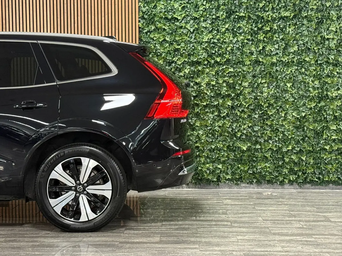 T6 AWD Recharge Plus Bright | Trekhaak | 360° Camera | Harman Kardon | Adaptieve Cruise Control | Stoelverwarming voor+achter | Stuurwielverwarming | Schuifdak | Full LED Meesturende koplam