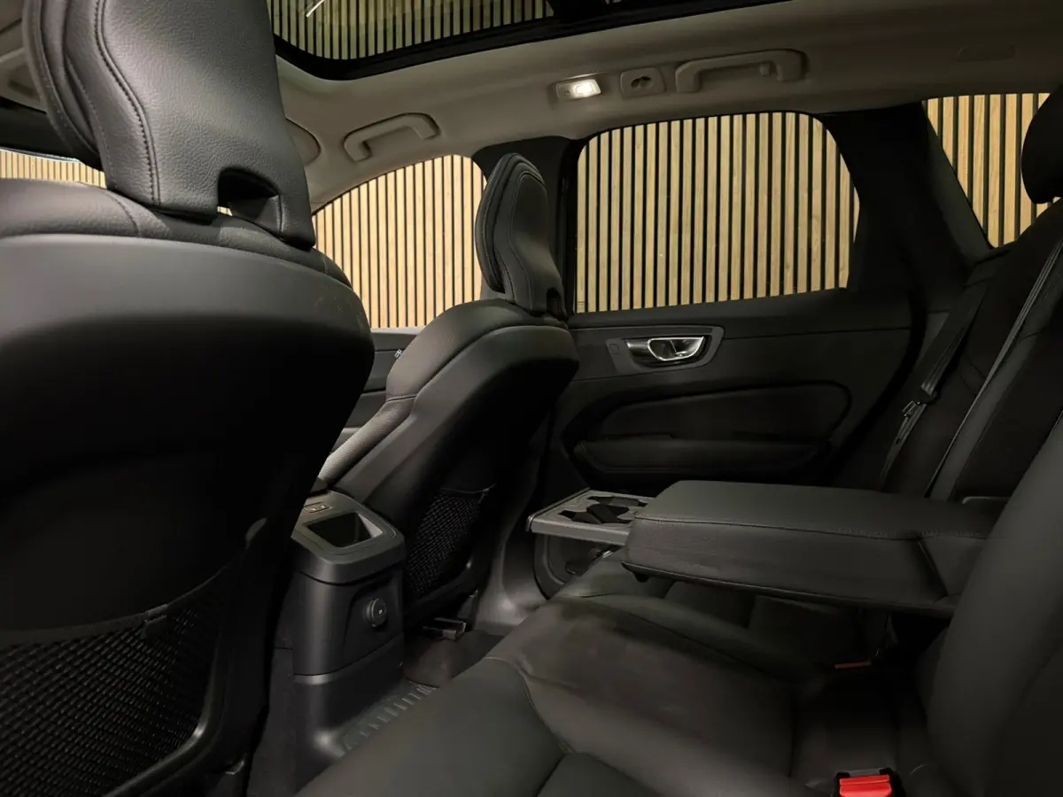 T6 AWD Recharge Plus Bright | Trekhaak | 360° Camera | Harman Kardon | Adaptieve Cruise Control | Stoelverwarming voor+achter | Stuurwielverwarming | Schuifdak | Full LED Meesturende koplam