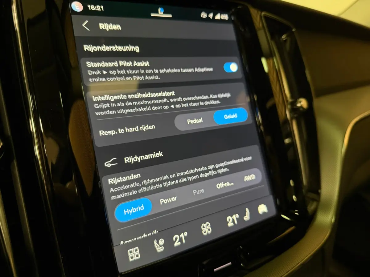 T6 AWD Recharge Plus Bright | Trekhaak | 360° Camera | Harman Kardon | Adaptieve Cruise Control | Stoelverwarming voor+achter | Stuurwielverwarming | Schuifdak | Full LED Meesturende koplam