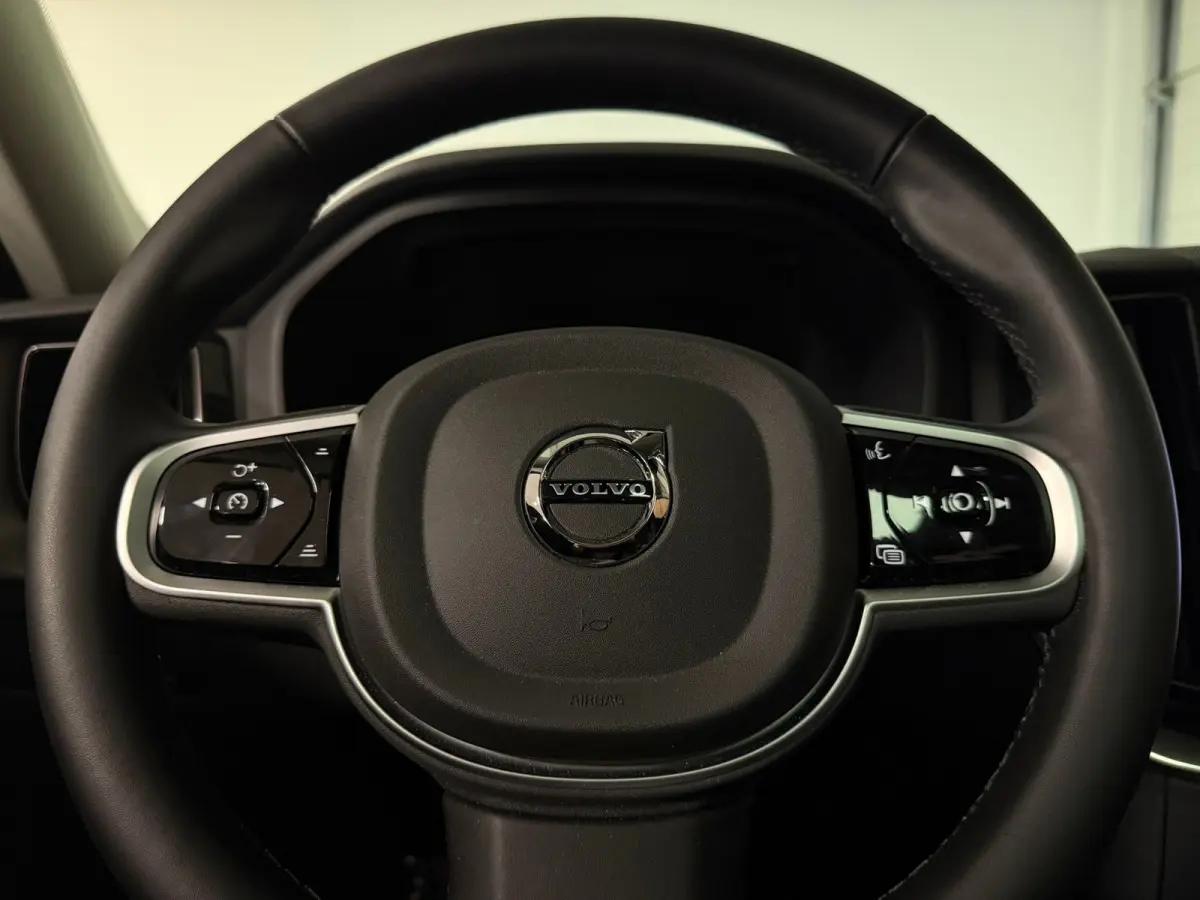 T6 AWD Recharge Plus Bright | Trekhaak | 360° Camera | Harman Kardon | Adaptieve Cruise Control | Stoelverwarming voor+achter | Stuurwielverwarming | Schuifdak | Full LED Meesturende koplam