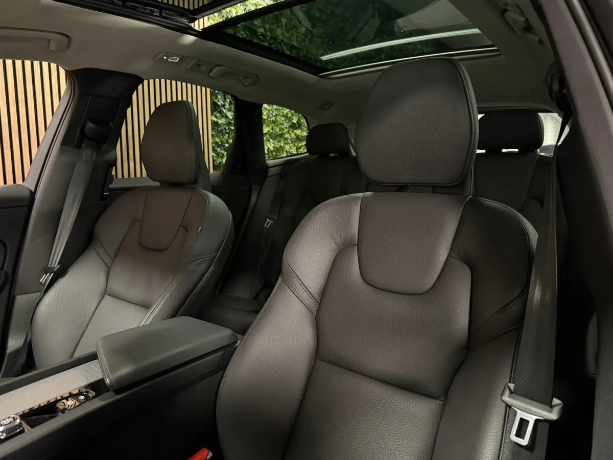 T6 AWD Recharge Plus Bright | Trekhaak | 360° Camera | Harman Kardon | Adaptieve Cruise Control | Stoelverwarming voor+achter | Stuurwielverwarming | Schuifdak | Full LED Meesturende koplam