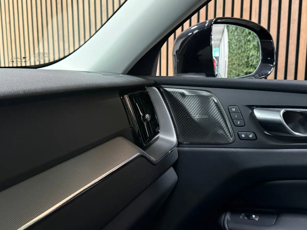 T6 AWD Recharge Plus Bright | Trekhaak | 360° Camera | Harman Kardon | Adaptieve Cruise Control | Stoelverwarming voor+achter | Stuurwielverwarming | Schuifdak | Full LED Meesturende koplam