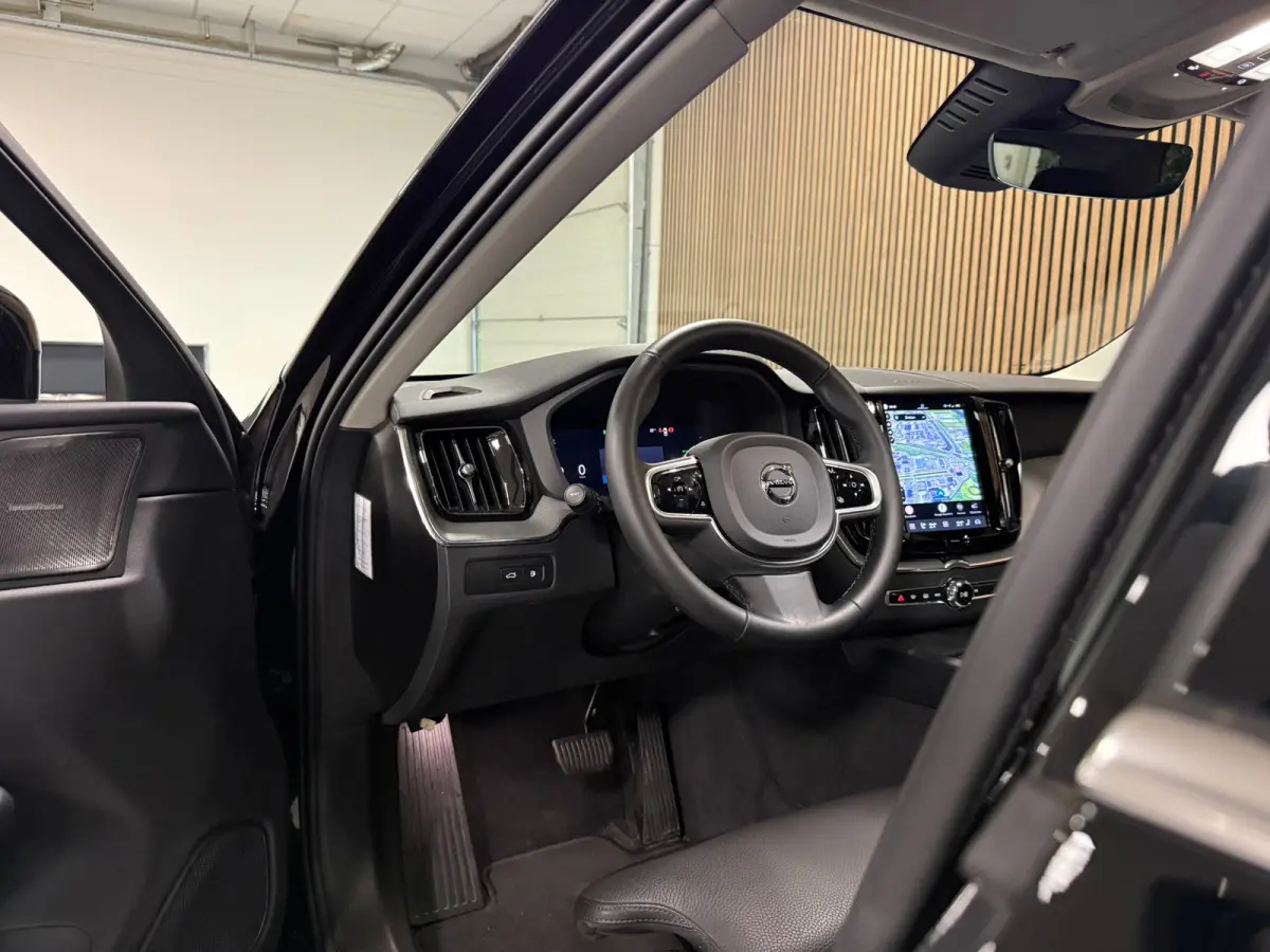 T6 AWD Recharge Plus Bright | Trekhaak | 360° Camera | Harman Kardon | Adaptieve Cruise Control | Stoelverwarming voor+achter | Stuurwielverwarming | Schuifdak | Full LED Meesturende koplam