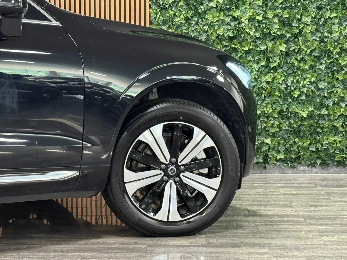 T6 AWD Recharge Plus Bright | Trekhaak | 360° Camera | Harman Kardon | Adaptieve Cruise Control | Stoelverwarming voor+achter | Stuurwielverwarming | Schuifdak | Full LED Meesturende koplam