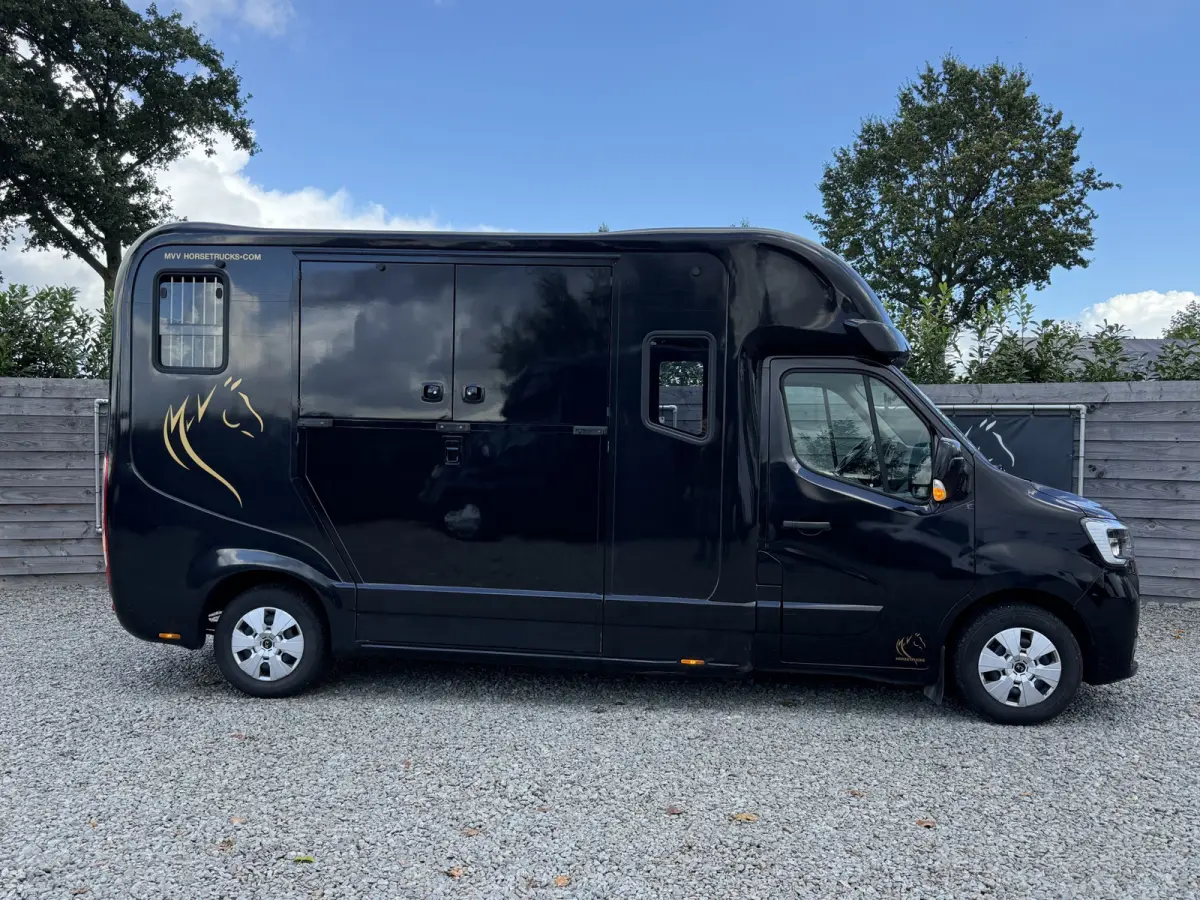 | HORSETRUCK | KRISMAR | CLASSIC 5 | 2021 | AUTOMATIC | EURO 6 | DUB CAB | 5-SEAT | 180PK | L3 | 149.199KM | LUXE | BELGISCH KENTEKEN