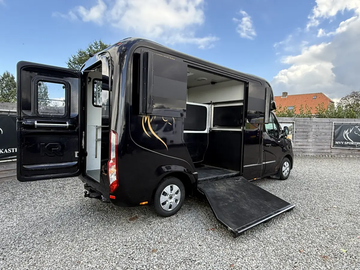 | HORSETRUCK | KRISMAR | CLASSIC 5 | 2021 | AUTOMATIC | EURO 6 | DUB CAB | 5-SEAT | 180PK | L3 | 149.199KM | LUXE | BELGISCH KENTEKEN