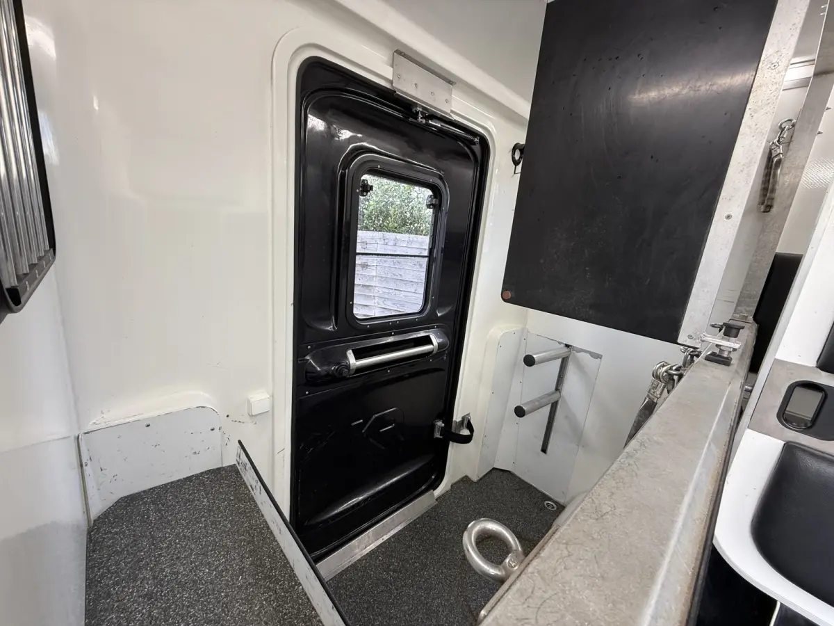 | HORSETRUCK | KRISMAR | CLASSIC 5 | 2021 | AUTOMATIC | EURO 6 | DUB CAB | 5-SEAT | 180PK | L3 | 149.199KM | LUXE | BELGISCH KENTEKEN
