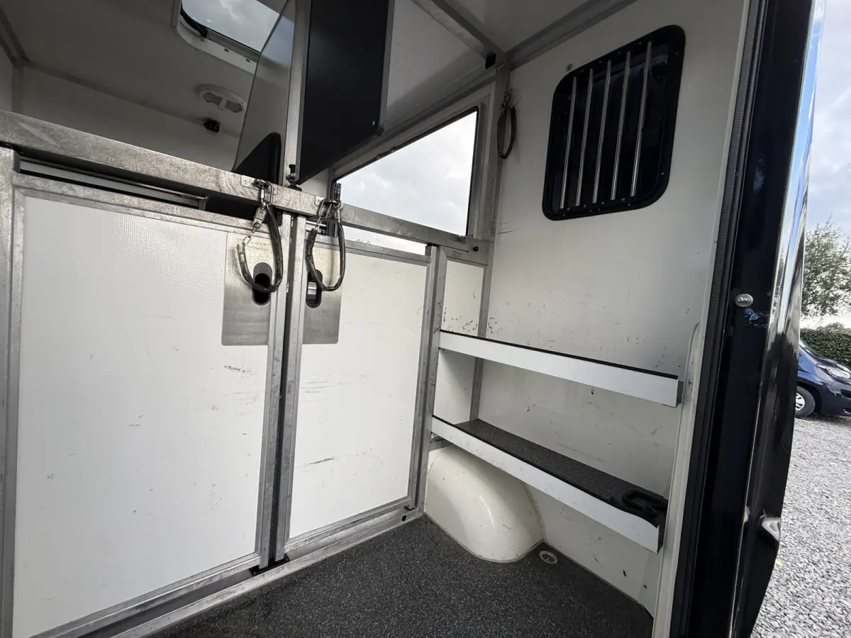 | HORSETRUCK | KRISMAR | CLASSIC 5 | 2021 | AUTOMATIC | EURO 6 | DUB CAB | 5-SEAT | 180PK | L3 | 149.199KM | LUXE | BELGISCH KENTEKEN