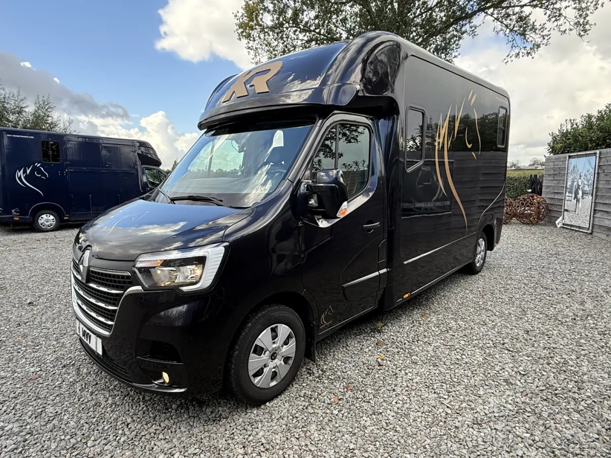 | HORSETRUCK | KRISMAR | CLASSIC 5 | 2021 | AUTOMATIC | EURO 6 | DUB CAB | 5-SEAT | 180PK | L3 | 149.199KM | LUXE | BELGISCH KENTEKEN