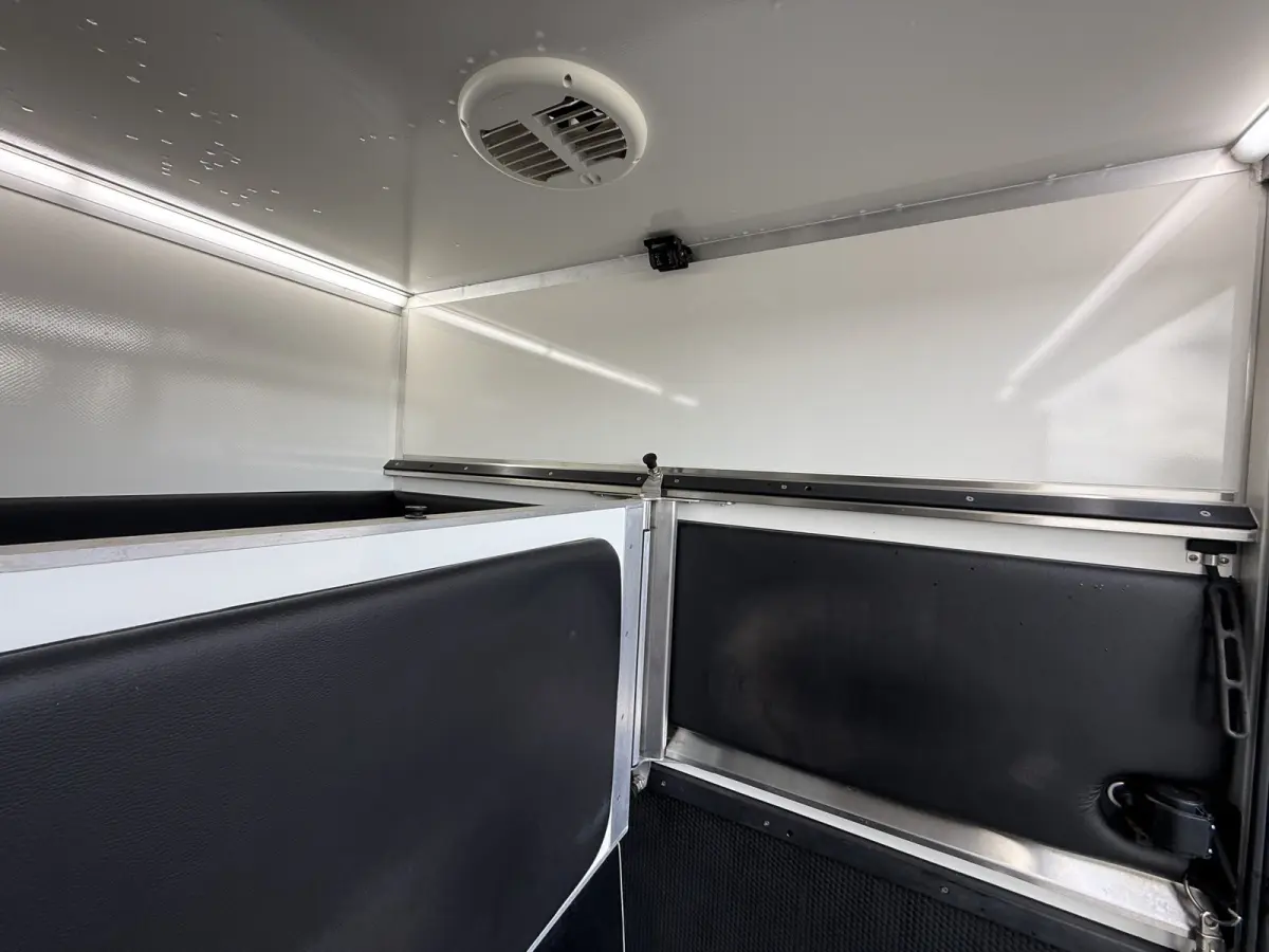 | HORSETRUCK | KRISMAR | CLASSIC 5 | 2021 | AUTOMATIC | EURO 6 | DUB CAB | 5-SEAT | 180PK | L3 | 149.199KM | LUXE | BELGISCH KENTEKEN
