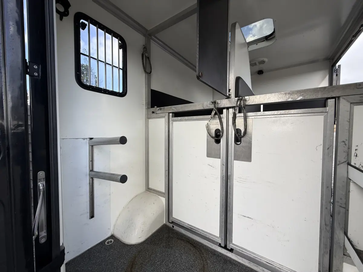 | HORSETRUCK | KRISMAR | CLASSIC 5 | 2021 | AUTOMATIC | EURO 6 | DUB CAB | 5-SEAT | 180PK | L3 | 149.199KM | LUXE | BELGISCH KENTEKEN
