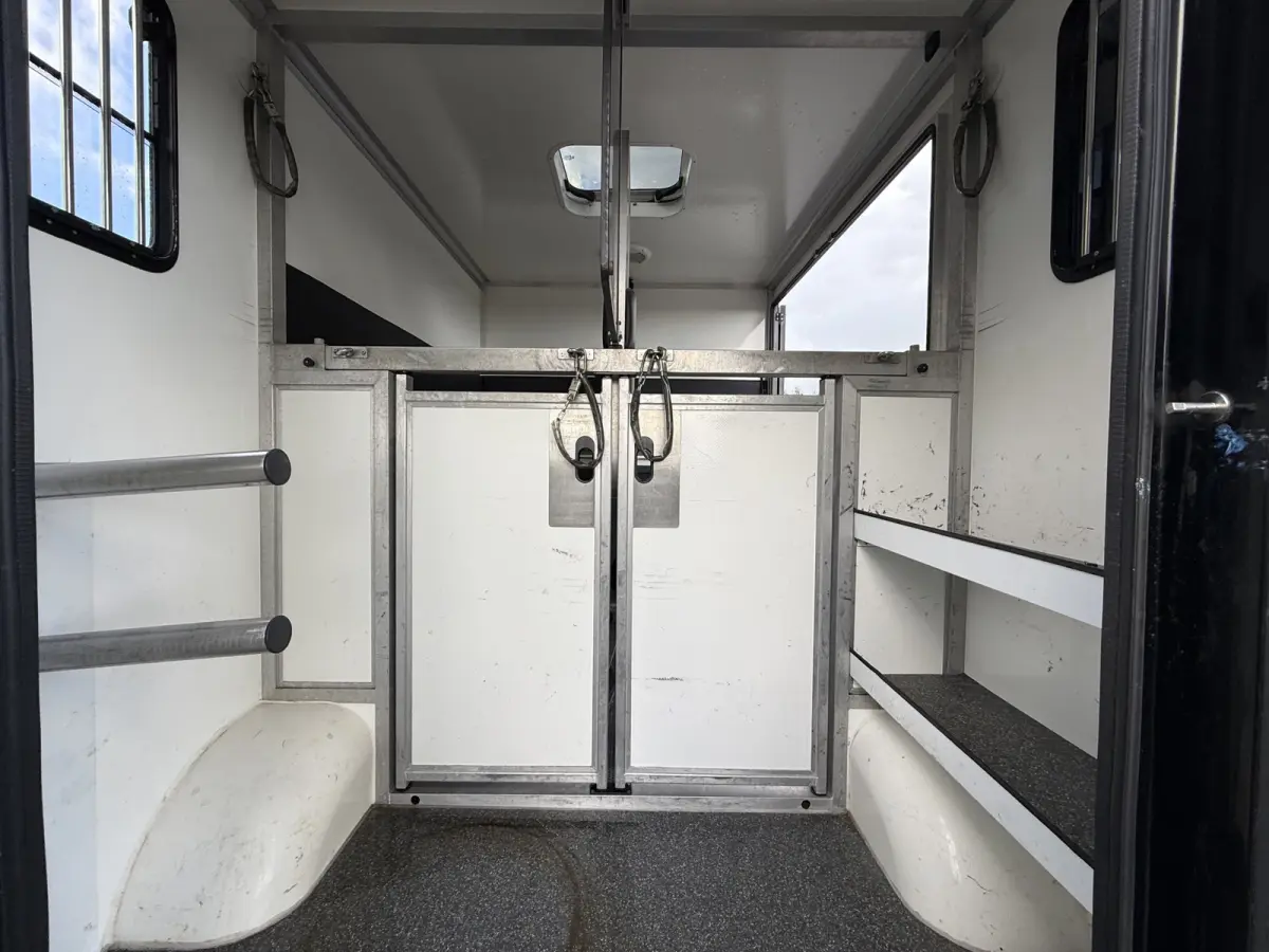 | HORSETRUCK | KRISMAR | CLASSIC 5 | 2021 | AUTOMATIC | EURO 6 | DUB CAB | 5-SEAT | 180PK | L3 | 149.199KM | LUXE | BELGISCH KENTEKEN