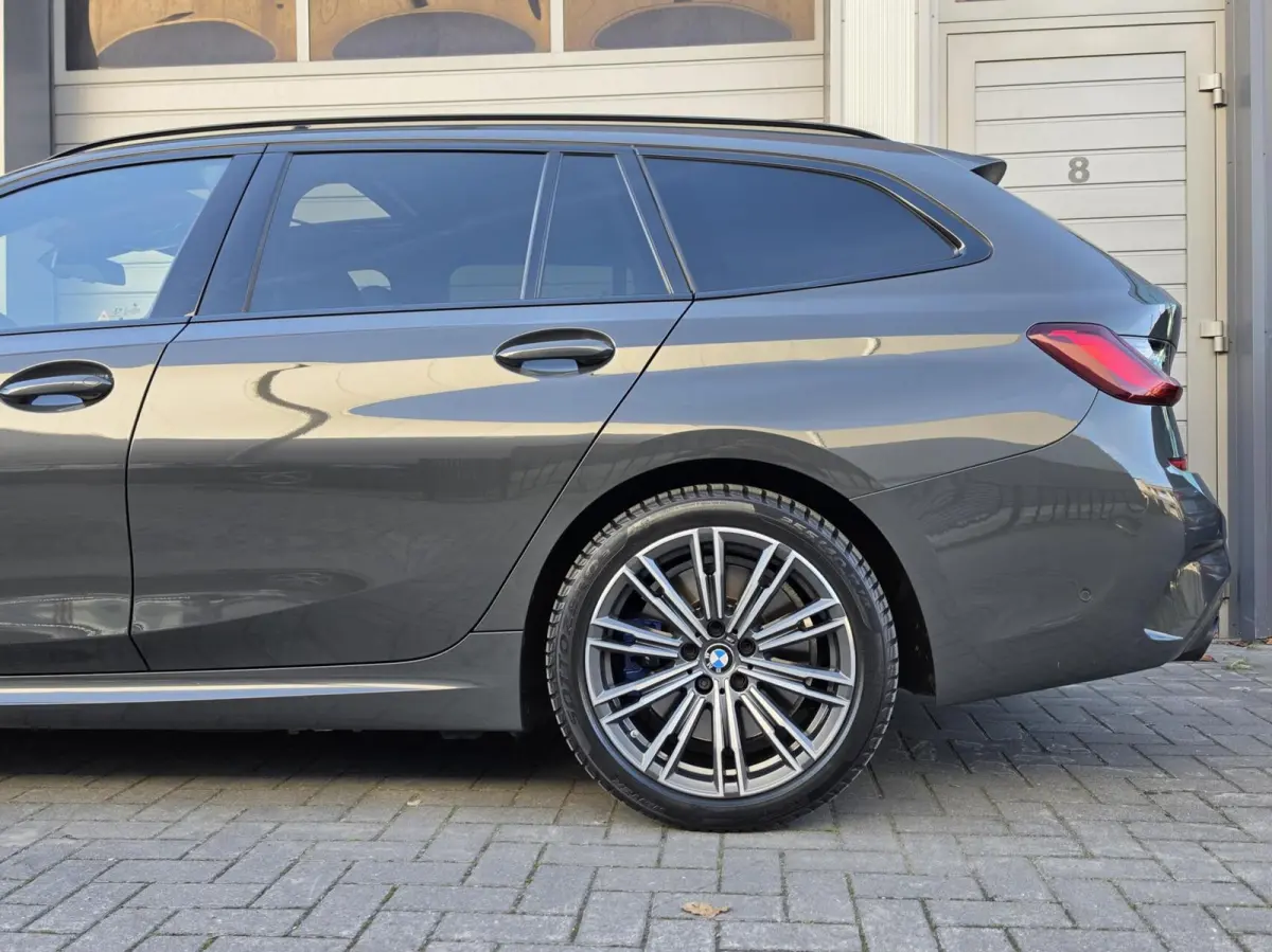 330e xDrive M-Sport/ACC/Laser/Pano/360/Head-Up/Keyless/Sfeer/Dodehoek/Alcantara/Individual-lak/