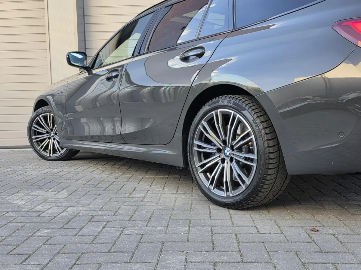 330e xDrive M-Sport/ACC/Laser/Pano/360/Head-Up/Keyless/Sfeer/Dodehoek/Alcantara/Individual-lak/