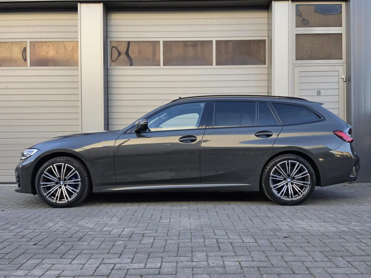 330e xDrive M-Sport/ACC/Laser/Pano/360/Head-Up/Keyless/Sfeer/Dodehoek/Alcantara/Individual-lak/