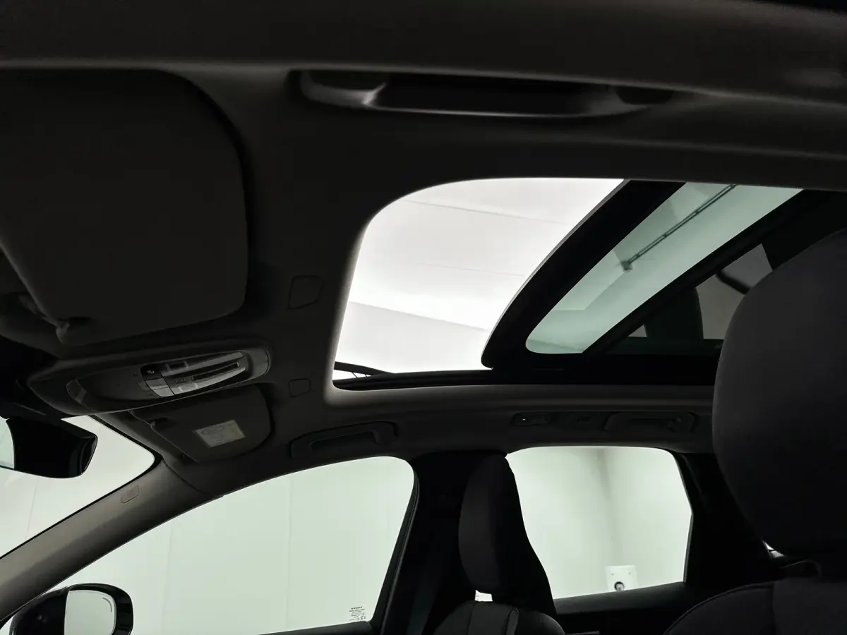 T6 Recharge Plus Dark | Facelift | 19" Allseason | Panoramadak | Trekhaak | Head-Up | 360 Camera | Elektr. verst. Stoelen | Harman Kardon |