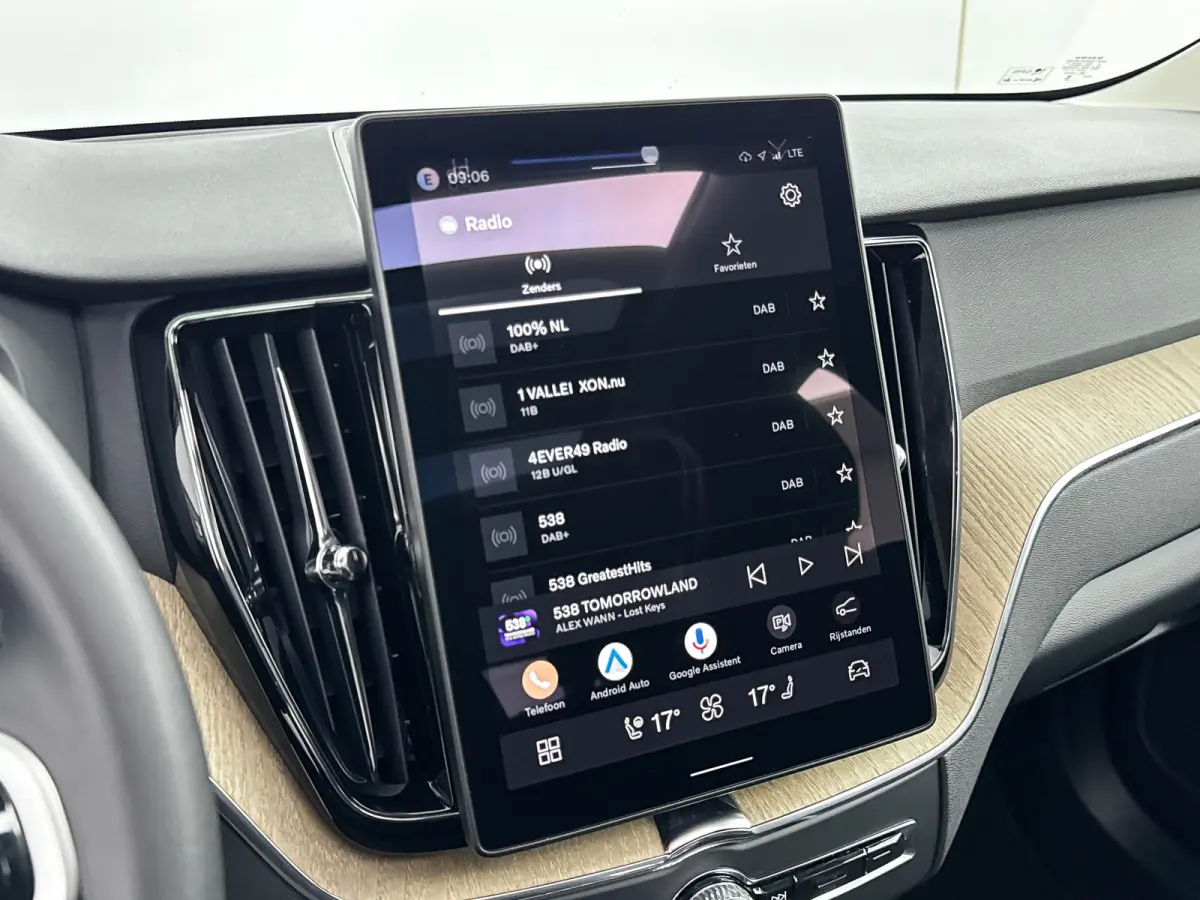 T6 Recharge Plus Dark | Facelift | 19" Allseason | Panoramadak | Trekhaak | Head-Up | 360 Camera | Elektr. verst. Stoelen | Harman Kardon |