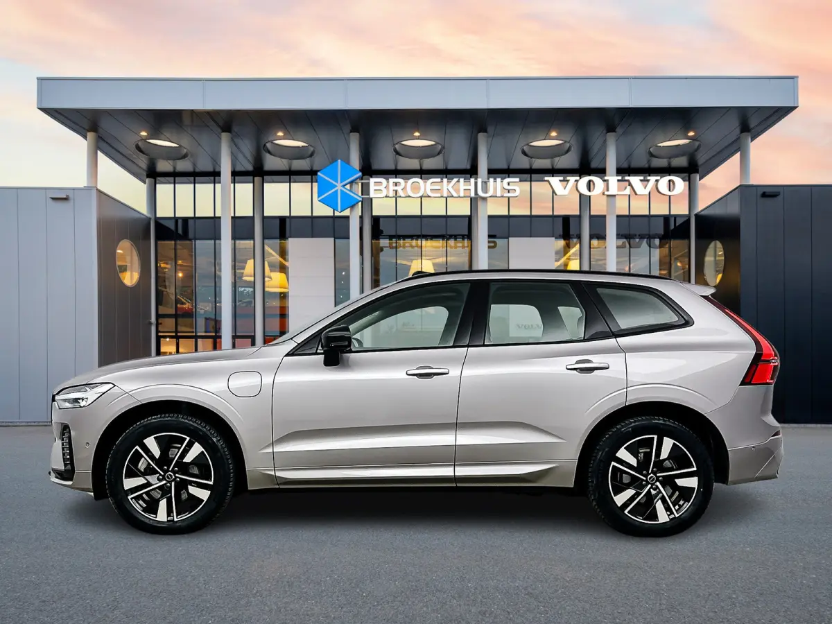 T6 Recharge Plus Dark | Facelift | 19" Allseason | Panoramadak | Trekhaak | Head-Up | 360 Camera | Elektr. verst. Stoelen | Harman Kardon |
