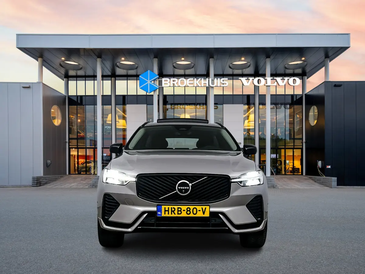 T6 Recharge Plus Dark | Facelift | 19" Allseason | Panoramadak | Trekhaak | Head-Up | 360 Camera | Elektr. verst. Stoelen | Harman Kardon |
