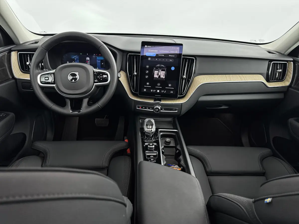 T6 Recharge Plus Dark | Facelift | 19" Allseason | Panoramadak | Trekhaak | Head-Up | 360 Camera | Elektr. verst. Stoelen | Harman Kardon |