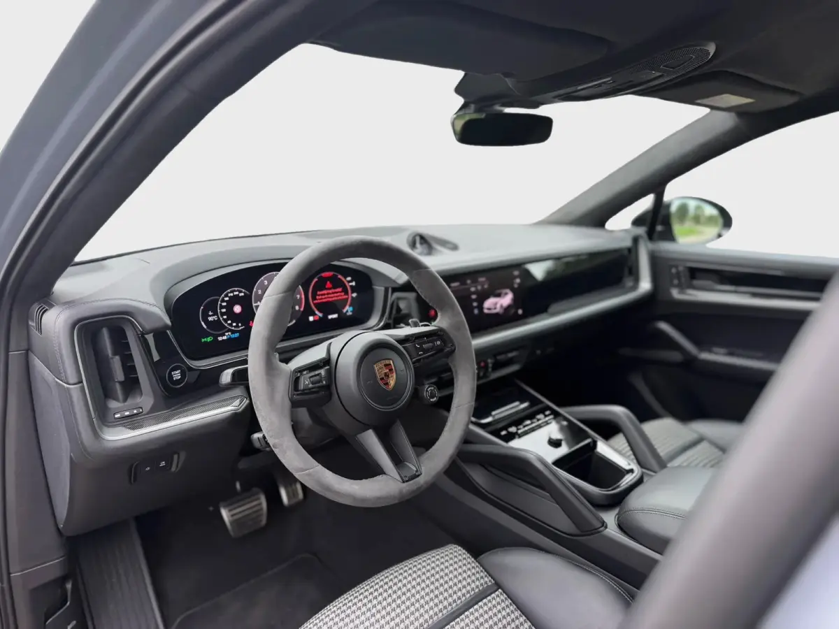 Porsche Cayenne Coupé E-Hybrid Lightweight Sport Package Carbon 22-inch GT Design Inclusief btw