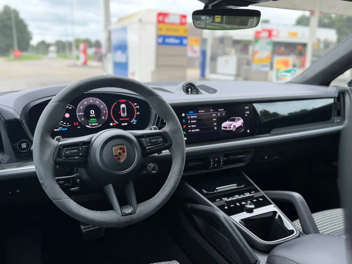 Porsche Cayenne Coupé E-Hybrid Lightweight Sport Package Carbon 22-inch GT Design Inclusief btw