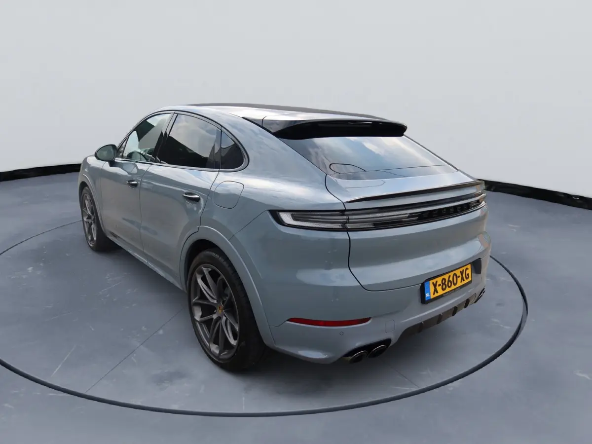Porsche Cayenne Coupé E-Hybrid Lightweight Sport Package Carbon 22-inch GT Design Inclusief btw