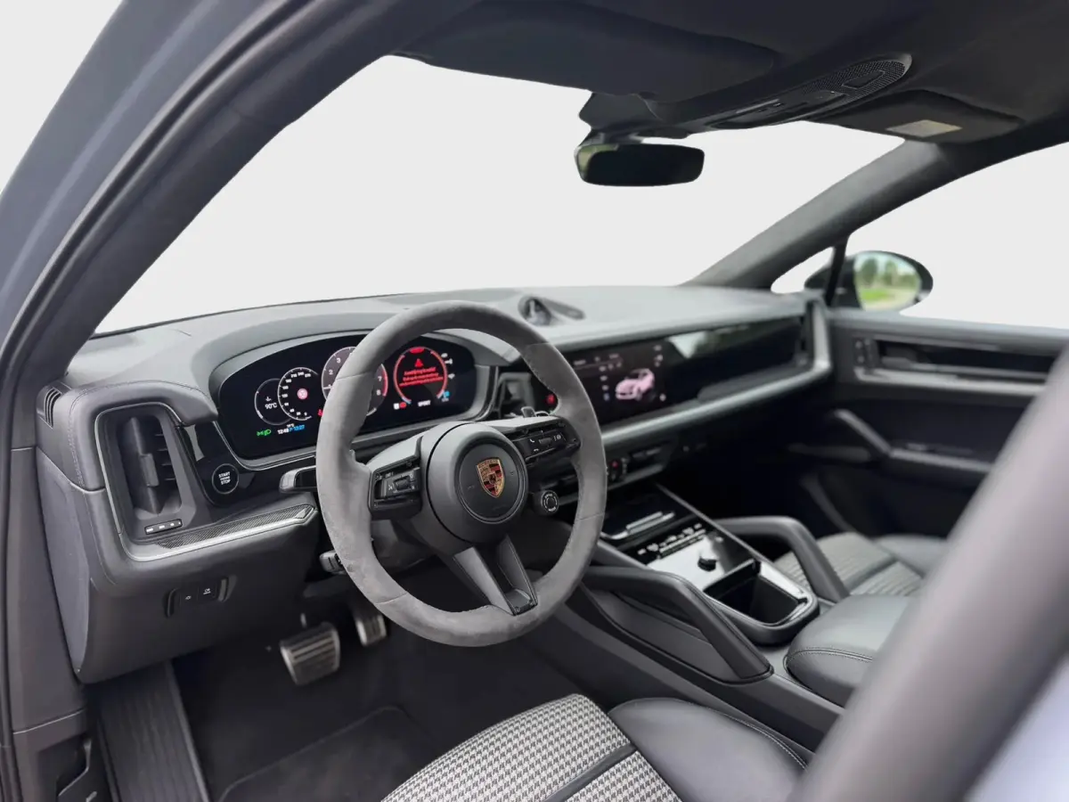 Porsche Cayenne Coupé E-Hybrid Lightweight Sport Package Carbon 22-inch GT Design Inclusief btw