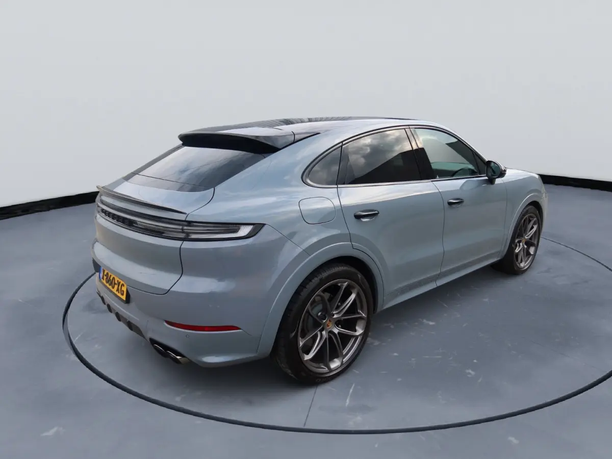 Porsche Cayenne Coupé E-Hybrid Lightweight Sport Package Carbon 22-inch GT Design Inclusief btw