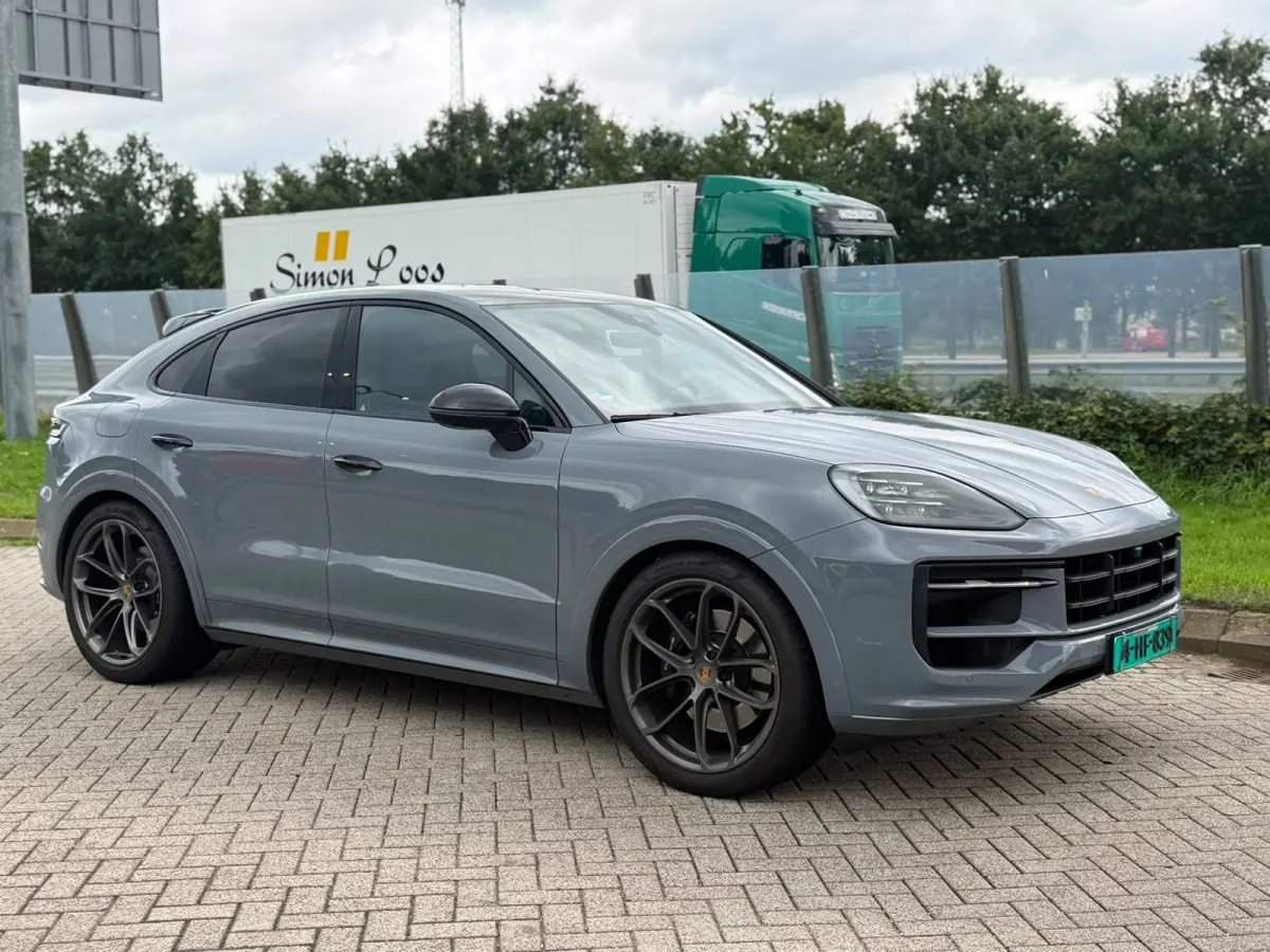 Porsche Cayenne Coupé E-Hybrid Lightweight Sport Package Carbon 22-inch GT Design Inclusief btw