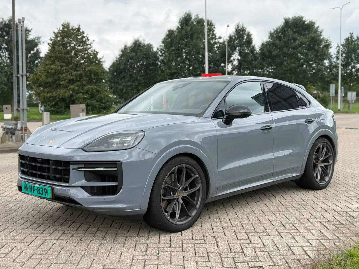 Porsche Cayenne Coupé E-Hybrid Lightweight Sport Package Carbon 22-inch GT Design Inclusief btw
