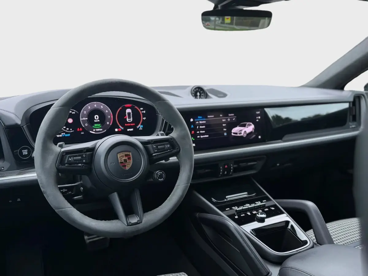 Porsche Cayenne Coupé E-Hybrid Lightweight Sport Package Carbon 22-inch GT Design Inclusief btw