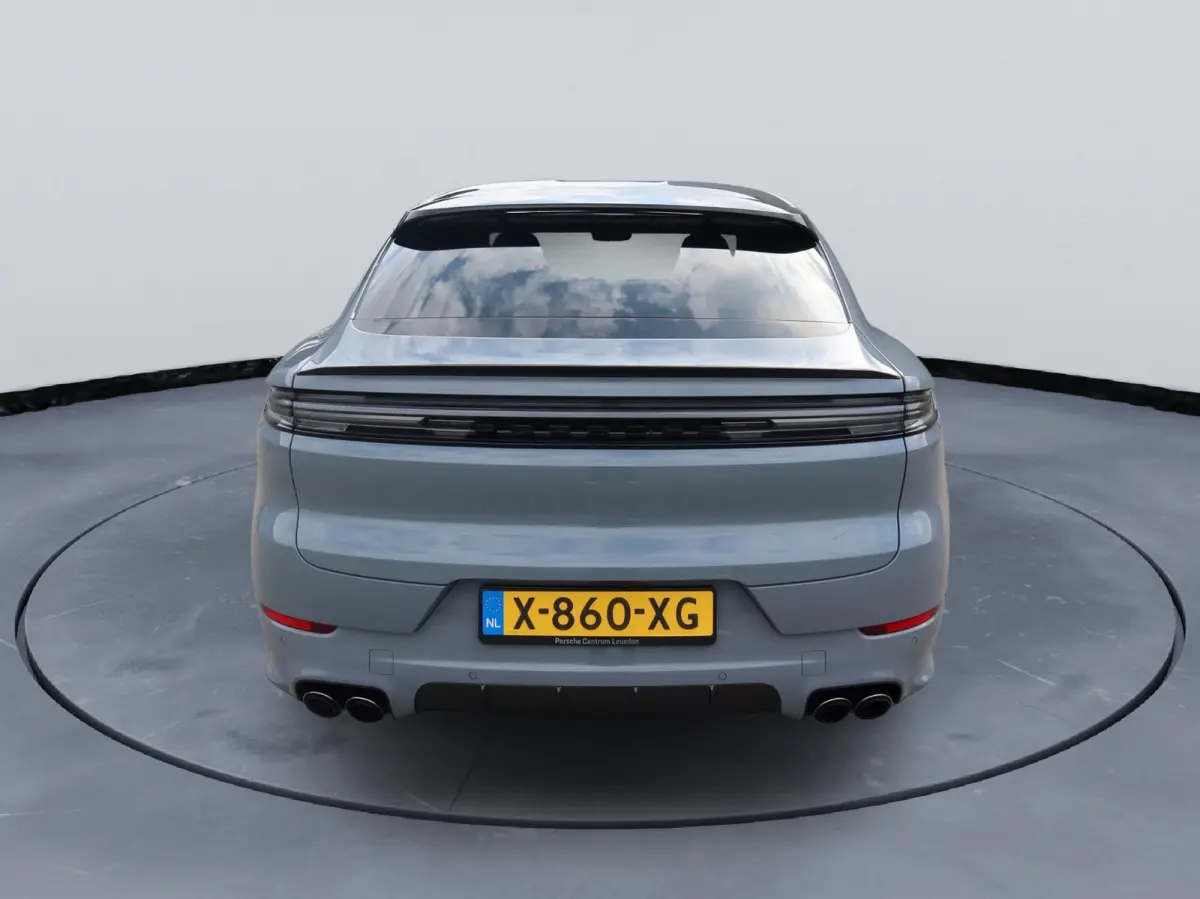 Porsche Cayenne Coupé E-Hybrid Lightweight Sport Package Carbon 22-inch GT Design Inclusief btw