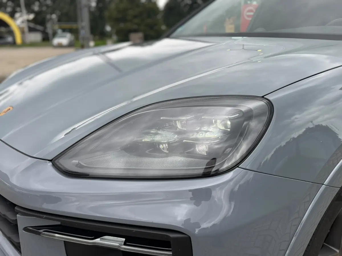 Porsche Cayenne Coupé E-Hybrid Lightweight Sport Package Carbon 22-inch GT Design Inclusief btw