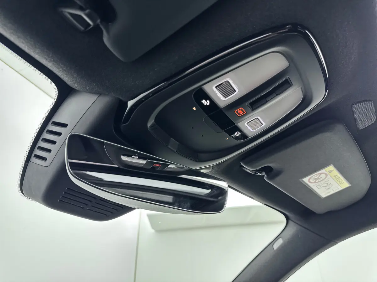 Single Motor Ext. Range Ultra Bl. Ed. Eur. 82 kWh | 20" | Leder/Nubuck | Getint Glas | Panoramadak | Harman Kardon | Elektr. verst. Stoelen | 360 Camera | Warmtepomp