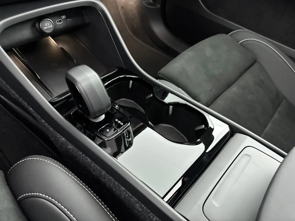 Single Motor Ext. Range Ultra Bl. Ed. Eur. 82 kWh | 20" | Leder/Nubuck | Getint Glas | Panoramadak | Harman Kardon | Elektr. verst. Stoelen | 360 Camera | Warmtepomp