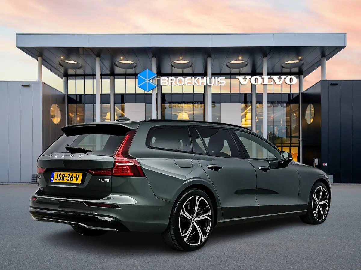 T8 Recharge Ultra Dark | 19" | Panoramadak | Elektr. verst. Sportstoelen | Head-Up | 360 Camera | Full LED | Harman Kardon | Stoel/Stuur/Achterbankverwarming