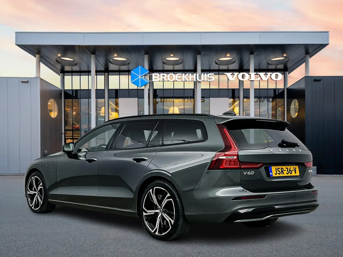 T8 Recharge Ultra Dark | 19" | Panoramadak | Elektr. verst. Sportstoelen | Head-Up | 360 Camera | Full LED | Harman Kardon | Stoel/Stuur/Achterbankverwarming