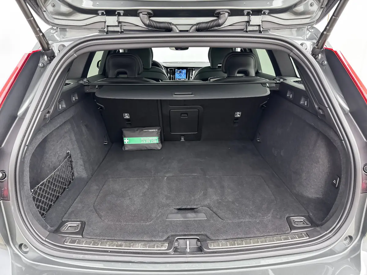 T8 Recharge Ultra Dark | 19" | Panoramadak | Elektr. verst. Sportstoelen | Head-Up | 360 Camera | Full LED | Harman Kardon | Stoel/Stuur/Achterbankverwarming