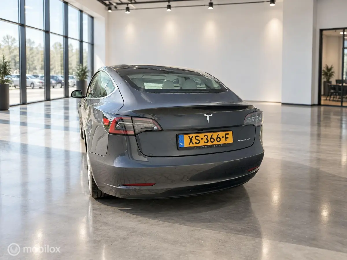 Long Range AWD 75 kWh | Grijs | Wit Interieur | 19” Performance Look | SOH 82% | Marge