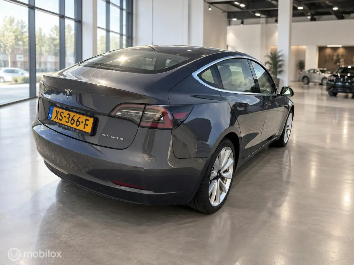 Long Range AWD 75 kWh | Grijs | Wit Interieur | 19” Performance Look | SOH 82% | Marge