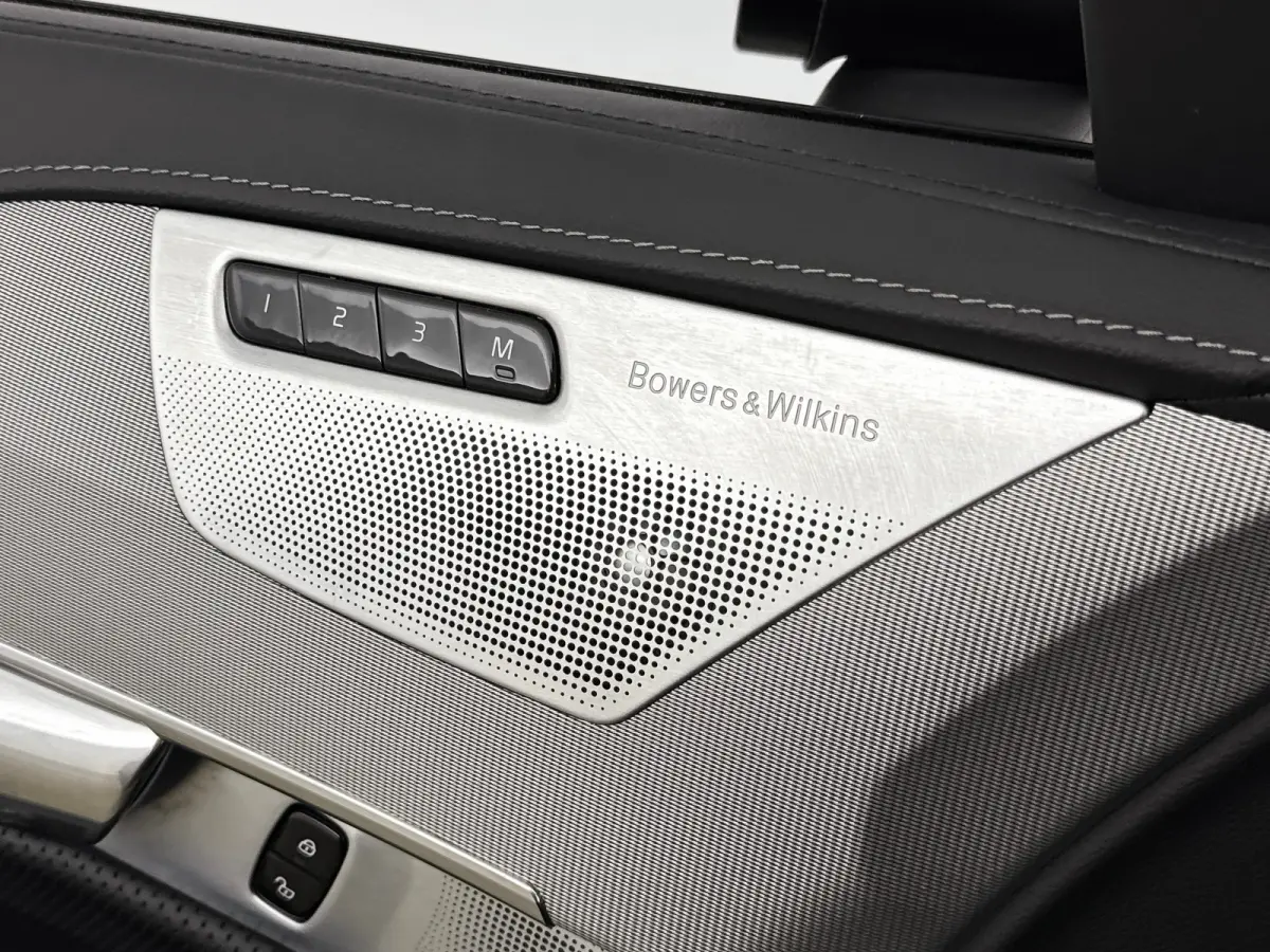 T8 Recharge Ultimate Dark | 22" | Full Styling Pack | Luchtvering | Bowers & Wilkins | Trekhaak | Elektr. verst. Sportstoelen | Head-Up | 360 Camera | Panoramadak
